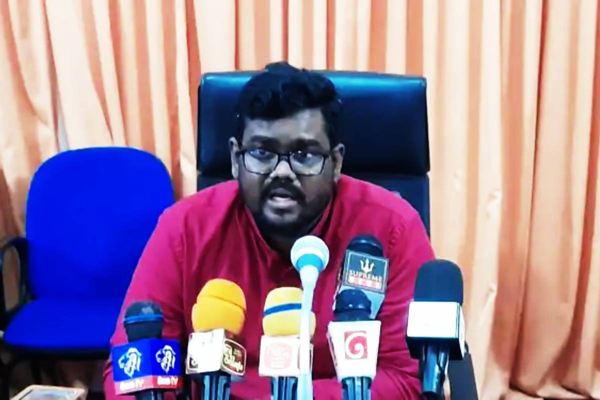 எம்.பி பிரபுவை தாக்க முயற்சி...! ஹிஸ்புல்லாவுக்கு எதிராக கடும் கண்டனம் | Batticaloa Mp Clash At Development Meeting எம்.பி பிரபுவை தாக்க முயற்சி...! ஹிஸ்புல்லாவுக்கு எதிராக கடும் கண்டனம் | Batticaloa Mp Clash At Development Meeting