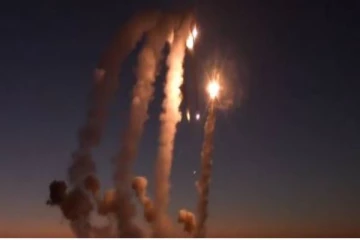 உக்ரைன் மீது ஏவுகணை மழை பொழிந்த ரஷ்ய போர்க் கப்பல் (Video)