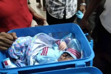 புகையிரத கழிவறையில் இருந்து மீட்கப்பட்ட பச்சிளம் கைக்குழந்தை!