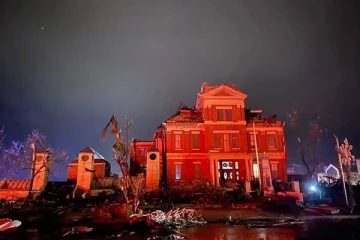 ஐந்து மாகாணங்களை புரட்டிப்போட்ட சூறாவளி... இருளில் மூழ்கிய நகரங்கள்