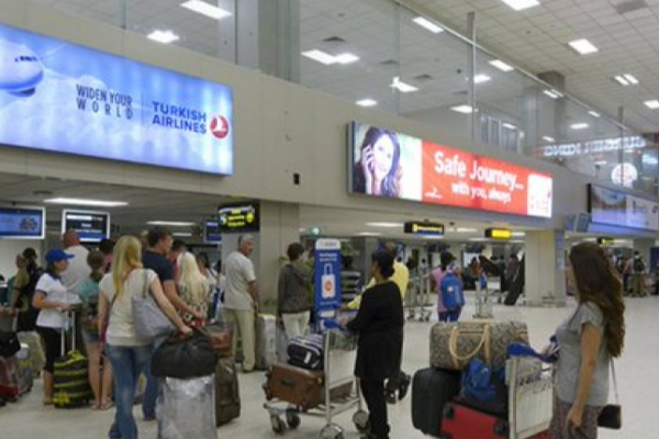 கட்டுநாயக்கவில் இன்று அதிகாலை கைதான வெளிநாட்டு பிரஜை | Foreign National Arrested In Katunayake