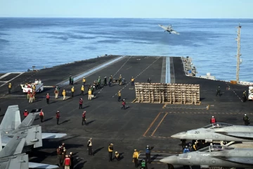 பற்றி எரிந்த அமெரிக்காவின் மிகப்பெரிய விமானம் தாங்கிக்கப்பல் Crete தீவில்..!