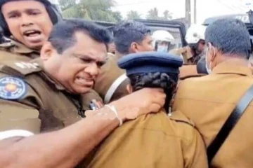 பெண் அதிகாரியின் கழுத்தை பிடித்த உயர் பொலிஸ் அதிகாரிக்கு ஆப்பு!