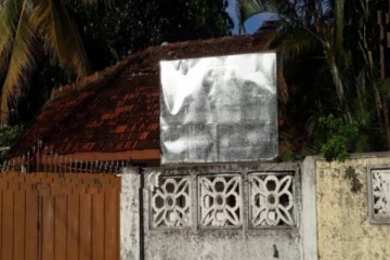 கூட்டமைப்பு எம்.பி யின் காரியாலத்தின் பெயர் பலகை விசமிகளால் சேதம்!