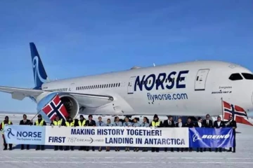 பனி ஓடுபாதையில் தரையிறங்கிய பயணிகள் விமானம் உலக சாதனை