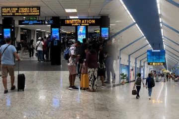 கட்டுநாயக்க விமான நிலையத்தில் கனடா நாட்டுப் பிரஜை கைது