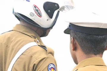 பெற்றோரை கொல்வேன்; யாழில் மாணவனை அச்சுறுத்தி பணம் நகை கொள்ளை!