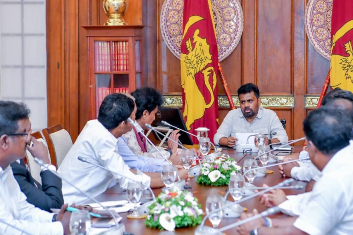 அநுர அரசு கவிழ்ந்தால் அதற்கு முட்டாள் அமைச்சர்களே காரணம் : மனோ எம்.பி. பகிரங்க எச்சரிக்கை | Warning That The Anura Government Will Fall அநுர அரசு கவிழ்ந்தால் அதற்கு முட்டாள் அமைச்சர்களே காரணம் : மனோ எம்.பி. பகிரங்க எச்சரிக்கை | Warning That The Anura Government Will Fall