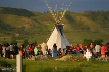 கனடாவில் மேலும் 90 குழந்தைகளின் சடலங்கள் கண்டெடுப்பு!