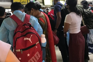 கட்டுநாயக்க விமான நிலையத்தில் சிக்கிய பெண்(Video)