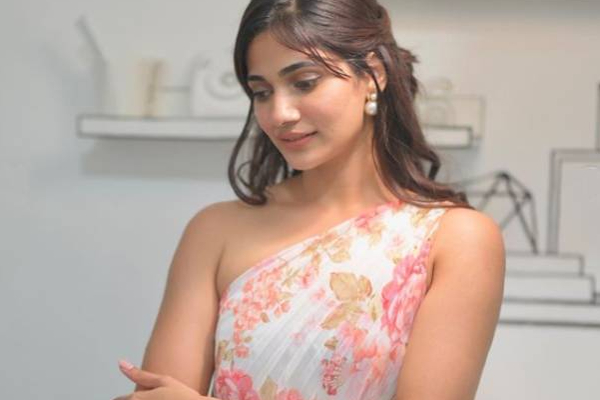 இலங்கைப் பெண் லாஸ்லியாவா இது! படவாய்ப்புக்காக இப்படியுமா... கிளாமர் புகைப்படம் | Sri Lankan Girl Losliya S Glamor Photoshoot