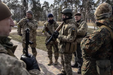 உக்ரைன் சிறுமிகளை முத்திரை குத்திக் கொல்லும் ரஷ்ய வீரர்கள்!