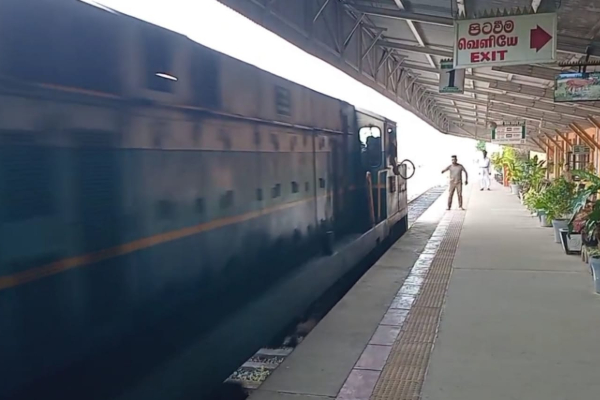 திருகோணமலை - கொழும்பு இரவு நேர புகையிரத சேவை மீண்டும் ஆரம்பம்! | Colombo Trinco Night Mail Train Resumes