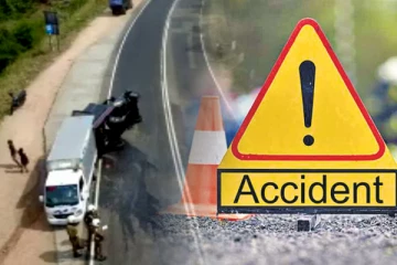 திருகோணமலை மாவட்டத்தில் குடைசாய்ந்த லொறி - இருவர் படுகாயம்