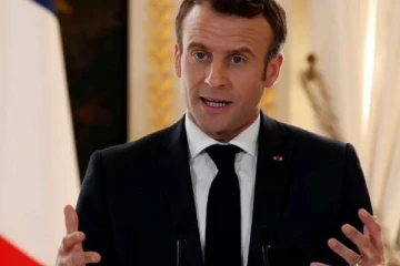 பிரான்சில் மருத்துவமனைக்கு செல்ல ஜனாதிபதியின் பாஸை பயன்படுத்திய இளைஞர் கைது