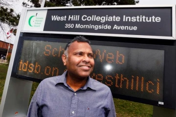 கனேடிய மாணவர்களுக்கு மிகவும் பிடித்த இலங்கைத் தமிழ் ஆசிரியருக்கு ஏற்பட்ட நெருக்கடி