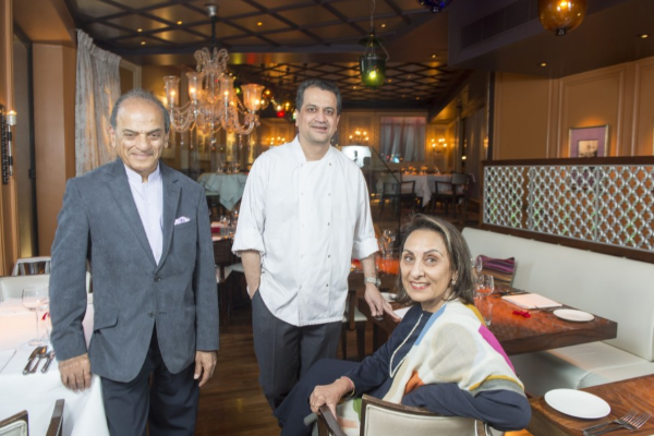 பிரித்தானியாவின் பழமையான இந்திய உணவகத்தை வாங்கும் கனேடிய நிறுவனம் | Canada Firm To Buy Famous Indian Restaurants In Uk