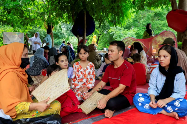 ஜேர்மனி அளிக்க முன்வந்த நிதி உதவியை நிராகரித்த ஆப்கன் அகதிகள்: பின்னணி | Afghan Migrants In Pak Reject Germany Cash Offer ஜேர்மனி அளிக்க முன்வந்த நிதி உதவியை நிராகரித்த ஆப்கன் அகதிகள்: பின்னணி | Afghan Migrants In Pak Reject Germany Cash Offer