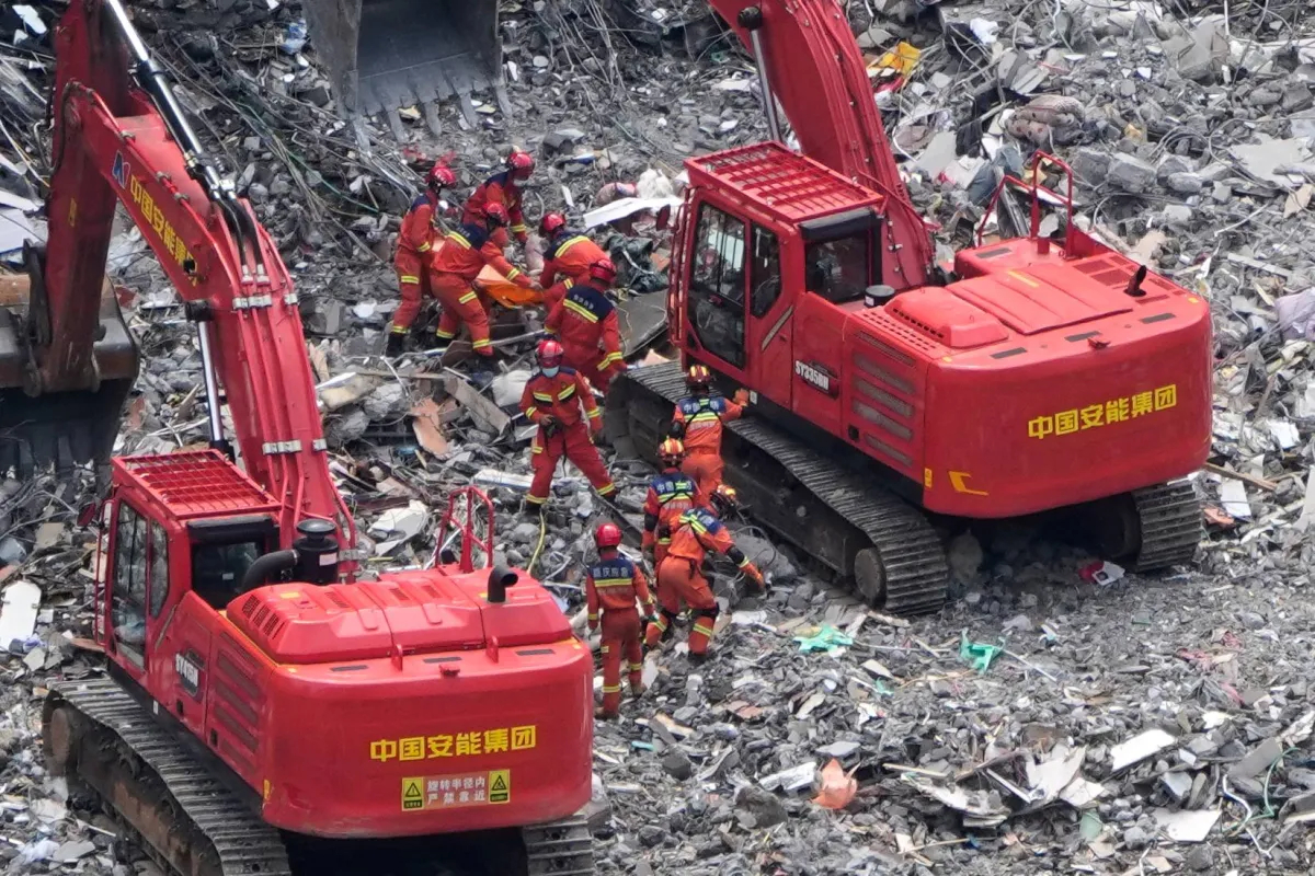 சீனாவில் மண்சரிவில் ஒருவர் உயிரிழப்பு ; 11 பேர் மாயம் | One Person Dies 11 Missing In China Landslide சீனாவில் மண்சரிவில் ஒருவர் உயிரிழப்பு ; 11 பேர் மாயம் | One Person Dies 11 Missing In China Landslide