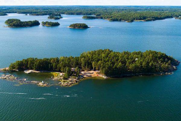 ஆண்களுக்கு தடை; பெண்கள் மட்டுமே அனுமதிக்கப்பட்ட தீவு - என்ன காரணம்? | No Male Women Only Allowed Where Supershe Island