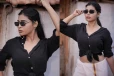 கருப்புநிற சட்டையில் இன்ஸ்டா குயின் தர்ஷா குப்தா போட்டோஸ்..