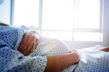 2 கர்ப்பபையில் ஒவ்வொரு குழந்தை பெற்ற பெண்... மருத்துவ உலகில் இன்ப அதிர்ச்சி!