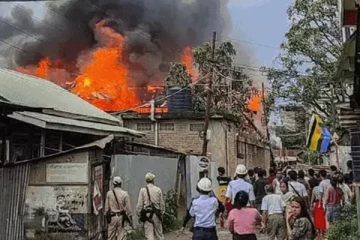 மணிப்பூர் கலவரம் - போலீஸ் அதிகாரி,சிறுவன் உட்பட 4 பேர் உயிரிழப்பு !
