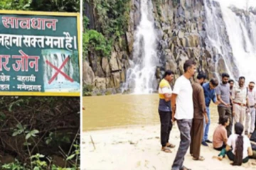 செல்பி மோகம்... நீர்வீழ்ச்சியில் விழுந்த இளம்பெண்களை காப்பாற்றும் முயற்சியில் முழுக்குடும்பமும் உயிரிழந்த பரிதாபம்