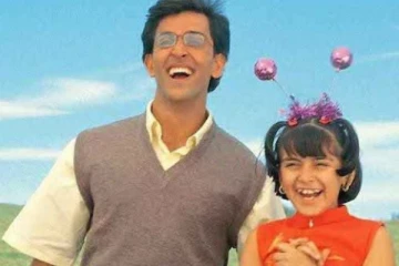 பாலிவுட் நடிகர் ஹ்ரித்திக் ரோஷன் அருகில் நிற்கும் இந்த சிறுமி யார் தெரியமா, நீங்களே பாருங்க