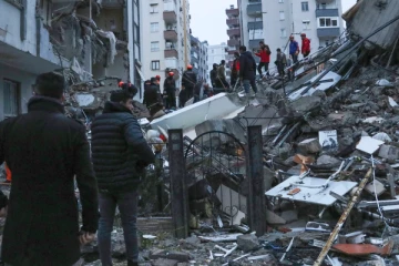 துருக்கியில் 10 ஆயிரத்தை நெருங்கும் பலி எண்ணிக்கை! சோகத்தில் மக்கள்!