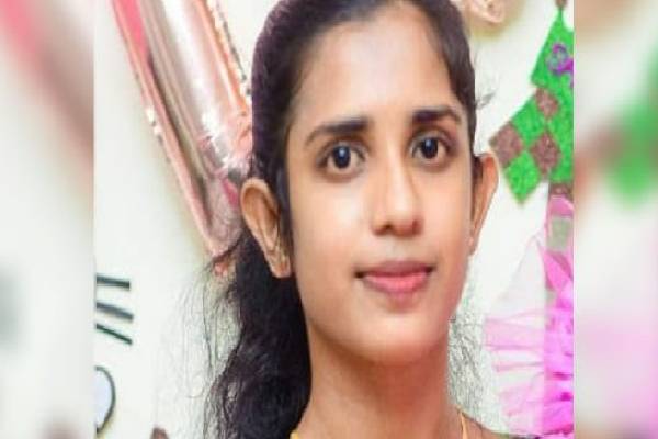 காதல் விவகாரம்! 2 வயது குழந்தையின் தாய் கொடூரமாக வெட்டிக்கொலை | Mother Of 2 Year Old Child Brutally Murdered