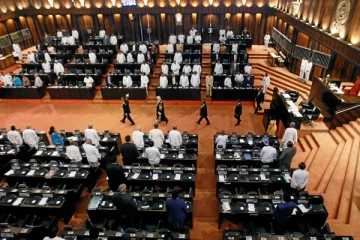 ஆளுங்கட்சி உறுப்பினர்களுக்கு எதிராக நடவடிக்கை எடுக்குமாறு சஜித் வலியுறுத்து