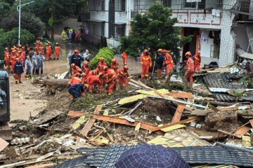 சீனாவில் ஏற்பட்ட மண்சரிவில் 12 பேர் பலி