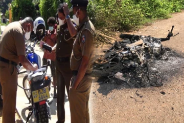 முல்லைத்தீவில் இரு குழுக்களிடையே மோதல்: முற்றாக எரிக்கப்பட்ட மோட்டார் சைக்கிள்(Photos)
