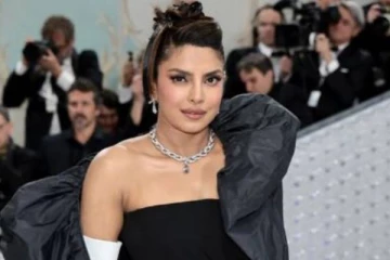 பாத்ரூமில் எல்லாம் உட்கார்ந்து உணவு சாப்பிட்டேன்- ஹாலிவுட் வரை கலக்கும் நடிகை பிரியங்கா சோப்ராவின் சோக பயணம்