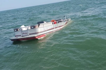 நடு கடலில் படகு கவிழ்ந்து விபத்து: ஒருவர் பலி! 9 மீனவர்கள் மாயம்