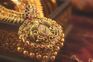 தொடர்ந்து இறக்கத்தில் தங்கம் விலை - இல்லத்தரசிகள் மகிழ்ச்சி!