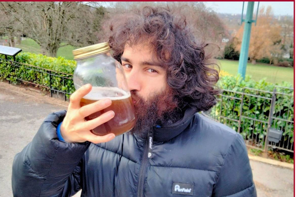 சிறுநீர் குடித்தே உயிர் வாழும் அதிசய நபர்! காரணத்தை கேட்ட ஆடிபோய்டுவீங்க! | Drinks His Own Urine Daily Claims