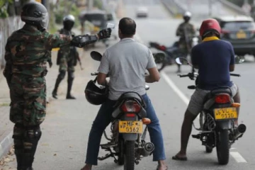 மட்டகளப்பில் ஊரடங்கை மீறி வெளியில் நடமாடும் மக்கள்!