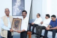 இந்திய கம்யூனிஸ்ட் கட்சியின் பொதுச் செயலாளரை சந்தித்த ஆளும் தரப்பு