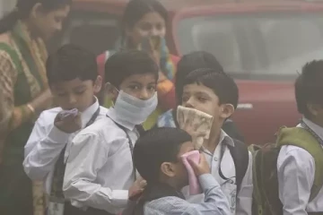 காற்று மாசு காரணமாக மாணவர்கள் யாரும் பள்ளிக்கு வர வேண்டாம்  - டெல்லி அரசு