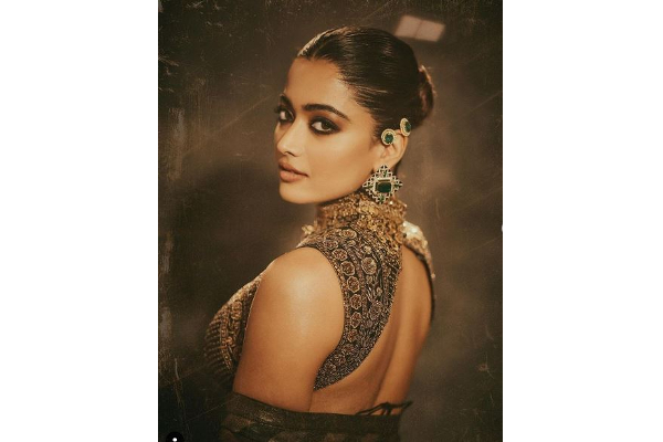 இன்று பிறந்தநாள் கொண்டாடும் ராஷ்மிகாவின் சொத்து மதிப்பு, கார்கள், பங்களா பற்றி தெரியுமா?- முழு விவரம் | Rashmika Net Worth Car Bungalow Full Details