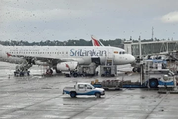 கட்டுநாயக்க விமான நிலையத்தில் 200க்கும் மேற்பட்ட பயணிகளுடன் புறப்பட தயாரான விமானத்திற்கு நேர்ந்த கதி