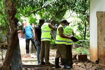 வீடொன்றில் வீசிய துர்நாற்றம்;  ஆராய சென்ற பொலிசாருக்கு அதிர்ச்சி!