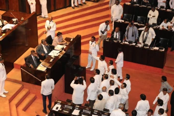 දෝෂාභියෝගයකින් ජනපති ඉවත් කරන්නේ කොහොමද?