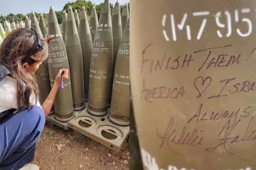 இந்தியாவுக்கு நாடுகடத்துங்கள்... அமெரிக்கப் பெண் பிரபலம் ஒருவரால் உருவாகியுள்ள சர்ச்சை