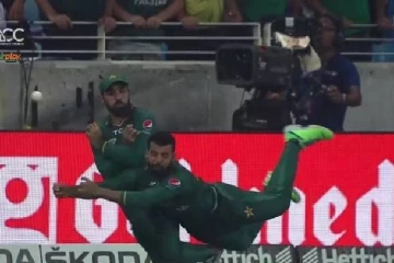 பாகிஸ்தான் செய்த தரமான சம்பவம் .. இப்படிலாமா கேட்சை மிஸ் செய்வாங்க ? கடுப்பான பாக் ரசிகர்கள்