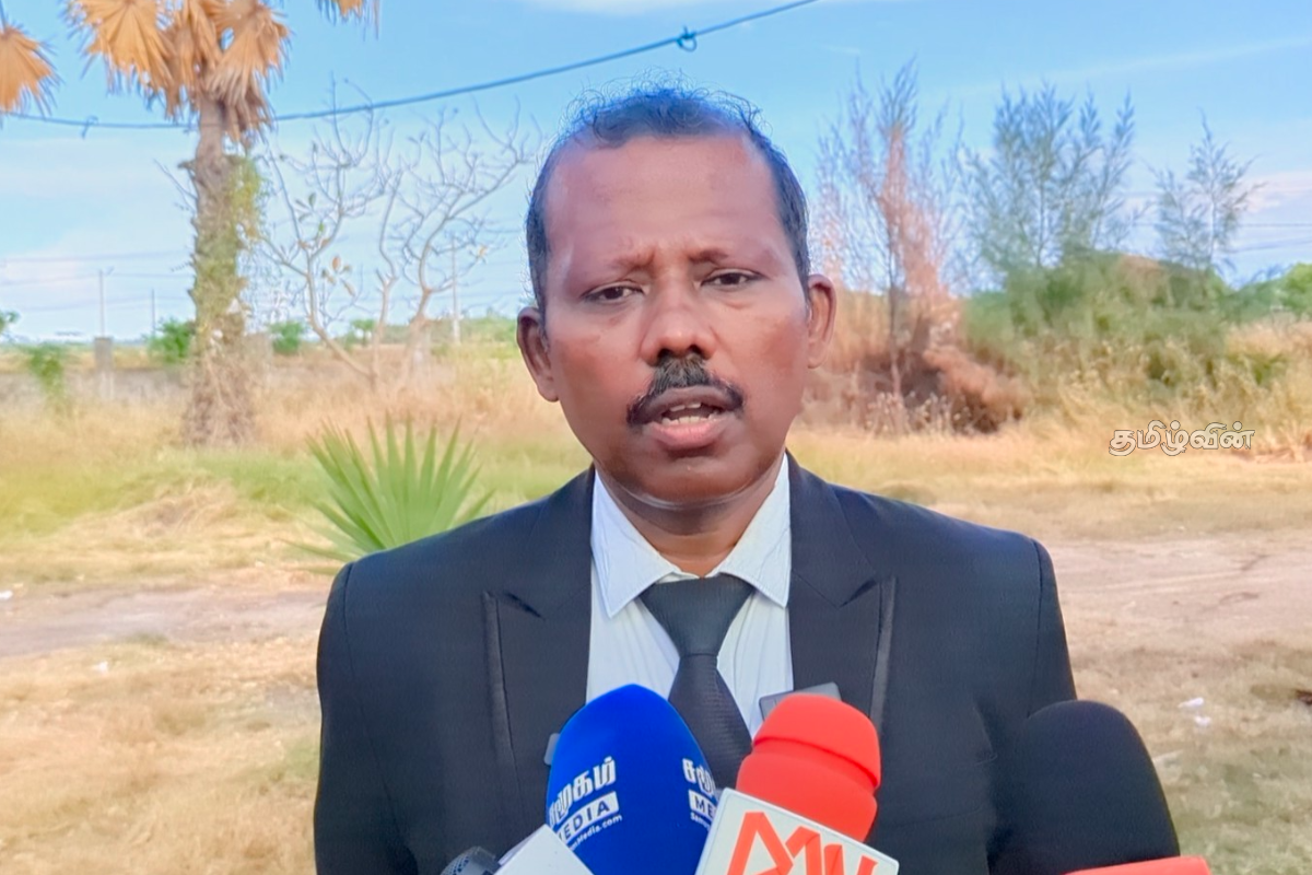 செம்மணி அகழ்வு: மயான எரிதகன மேடையை உடைத்து மனித என்புகளை மீட்க நடவடிக்கை | Chemmani Mass Graves In Srilanka செம்மணி அகழ்வு: மயான எரிதகன மேடையை உடைத்து மனித என்புகளை மீட்க நடவடிக்கை | Chemmani Mass Graves In Srilanka