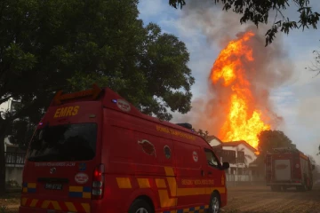 மலேசியாவில் எரிவாயுக் குழாய்க் கசிந்ததால் பாரிய தீ