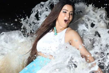 ரெடின் கிங்ஸ்லியின் மனைவி நடிகை சங்கீதா லேட்டஸ்ட் பீச் புகைப்படங்கள்..